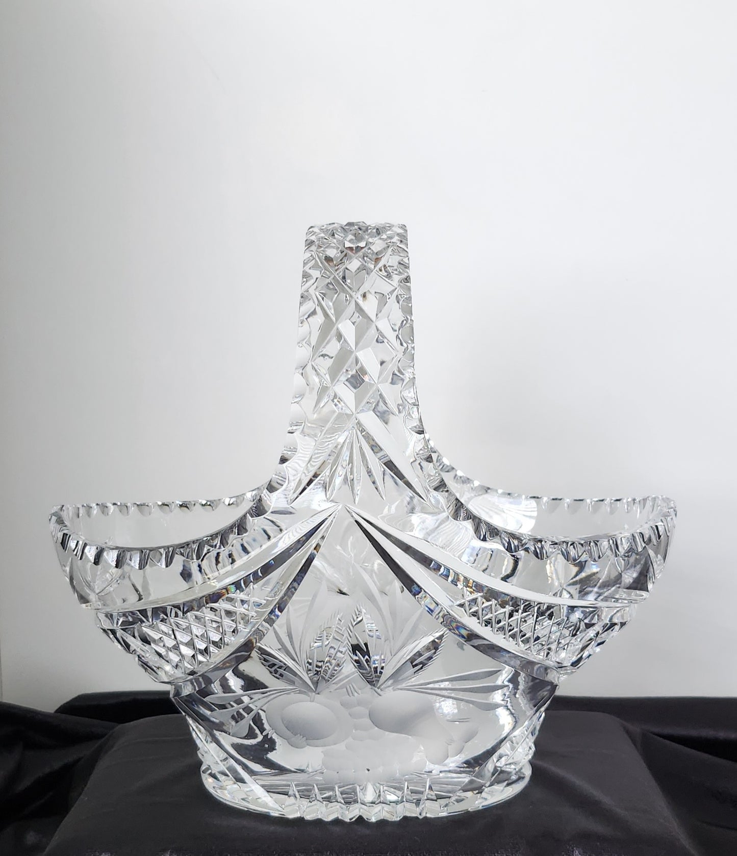 Large Diamond Cut Crystal Basket